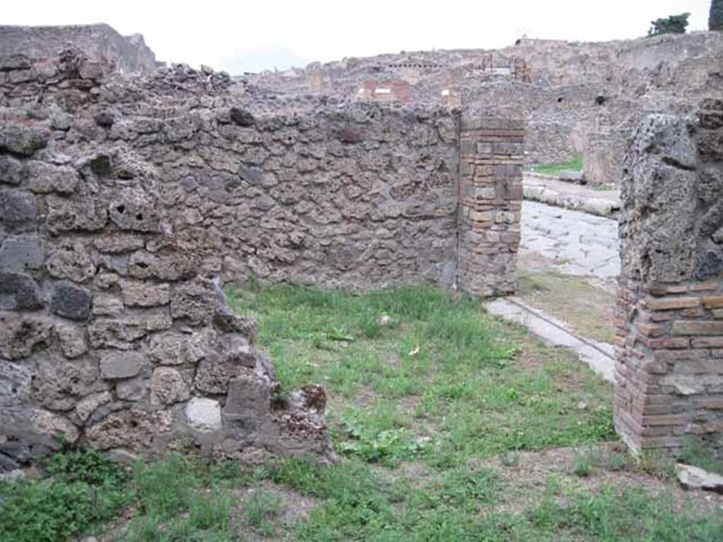 VIII.7.3 Pompeii. September 2010. Looking north through remains of doorway into VIII.7.4, with Via Stabiana on the right. Photo courtesy of Drew Baker.