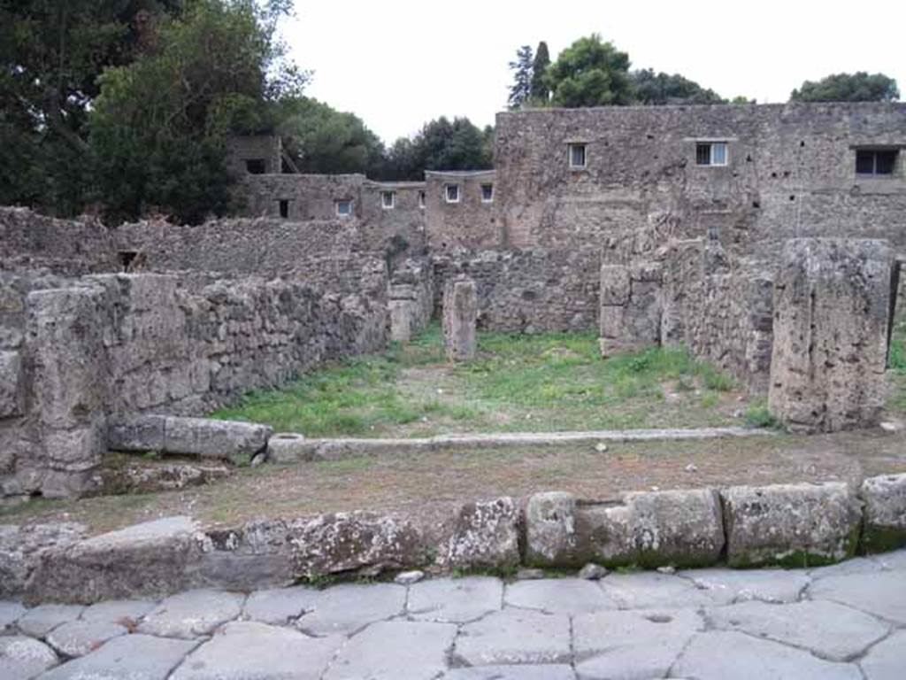 VIII.7.9 Pompeii. September 2010. Entrance on Via Stabiana, looking west . VIII.7.9 entrance is on the left of picture. Photo courtesy of Drew Baker.