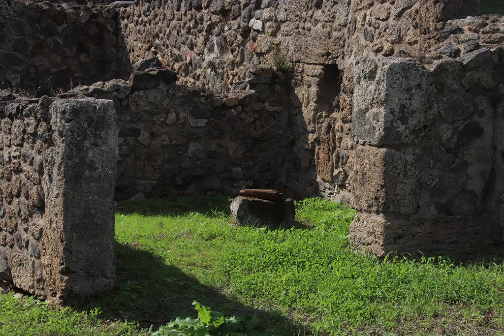 VIII.7.10 Pompeii. October 2024.
Looking towards rear room of shop-room, with a niche/recess in the north wall? Photo courtesy of Klaus Heese.