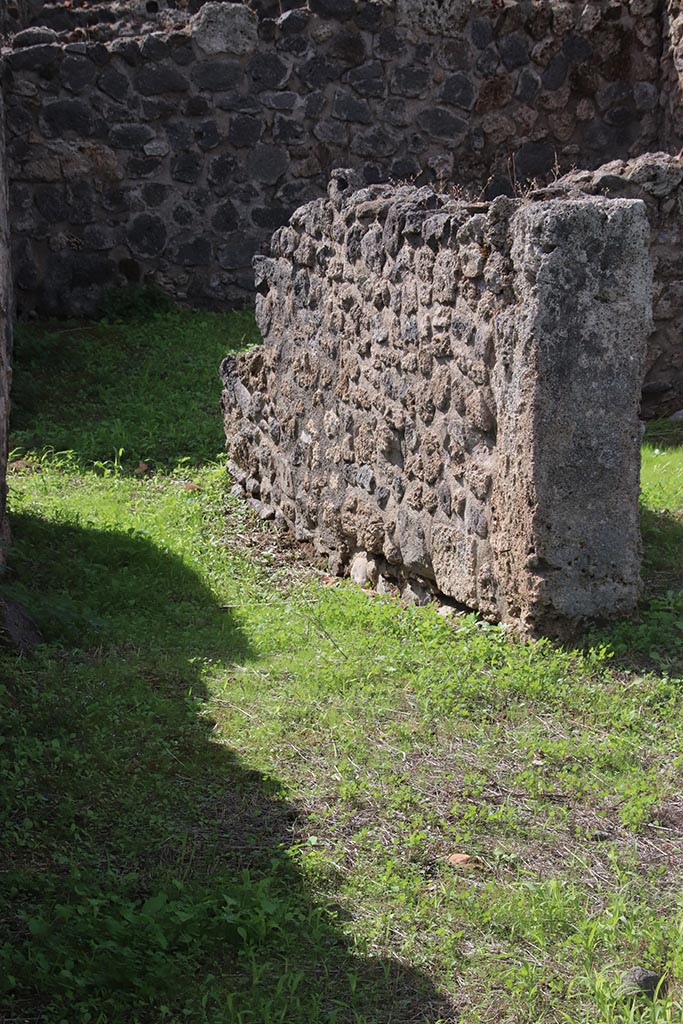 VIII.7.10 Pompeii. October 2024.
Looking west along north wall of corridor. Photo courtesy of Klaus Heese.
