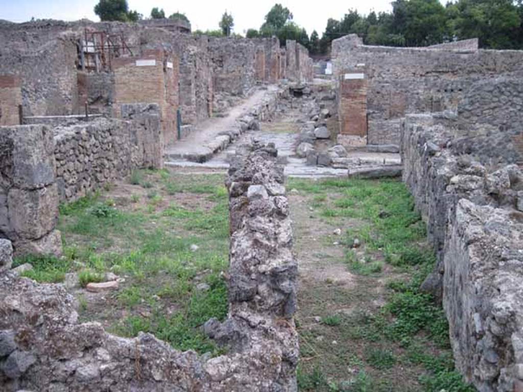 VIII.7.10 Pompeii. September 2010.
Looking east along corridor from rear dormitory room, towards shop entrance on Via Stabiana, and Vicolo del Conciapelle, opposite.
Photo courtesy of Drew Baker.