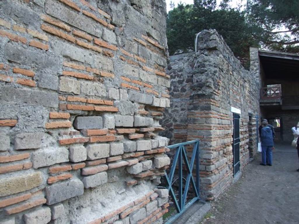 VIII.7.16 Pompeii. December 2007. Entrance to broad staircase to rooms on the second storey.
