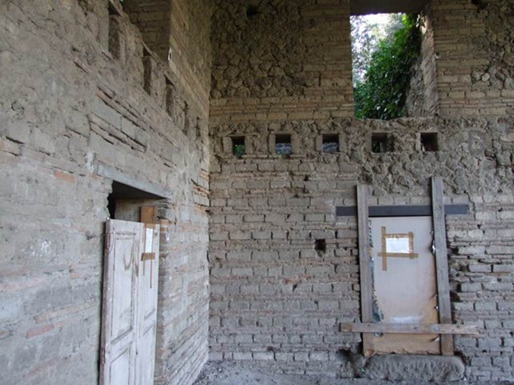 VIII.7.16 Pompeii. December 2007. Rooms in south west corner.