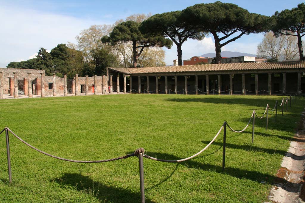 VIII.7.16 Pompeii. April 2013. North-west corner. Looking towards south-east corner across central area.
Photo courtesy of Klaus Heese.