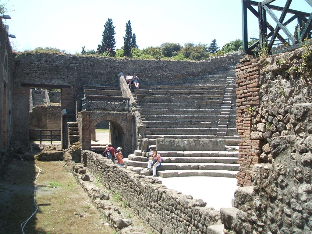 VIII.7.18 Pompeii. May 2005. Looking west along site of stage, towards Tribunal over arched entrance.