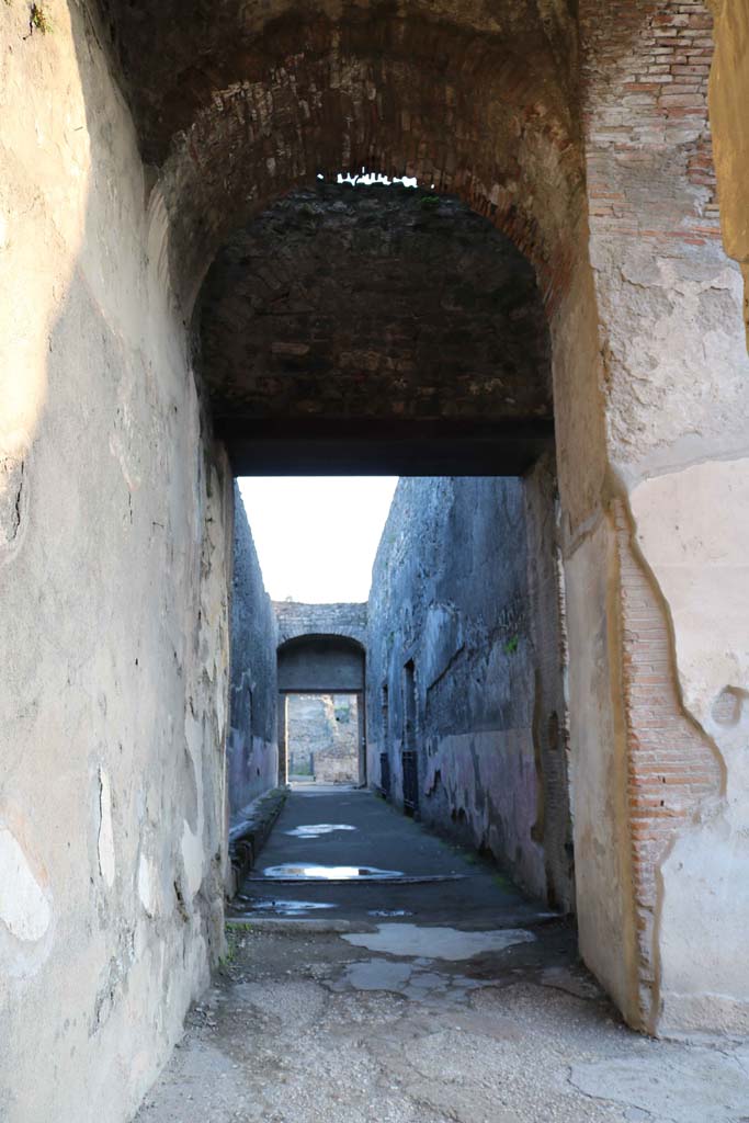 VIII.7.20 Pompeii. December 2018.
Graffito passage. Passage looking east towards Via Stabiana. Photo courtesy of Aude Durand.