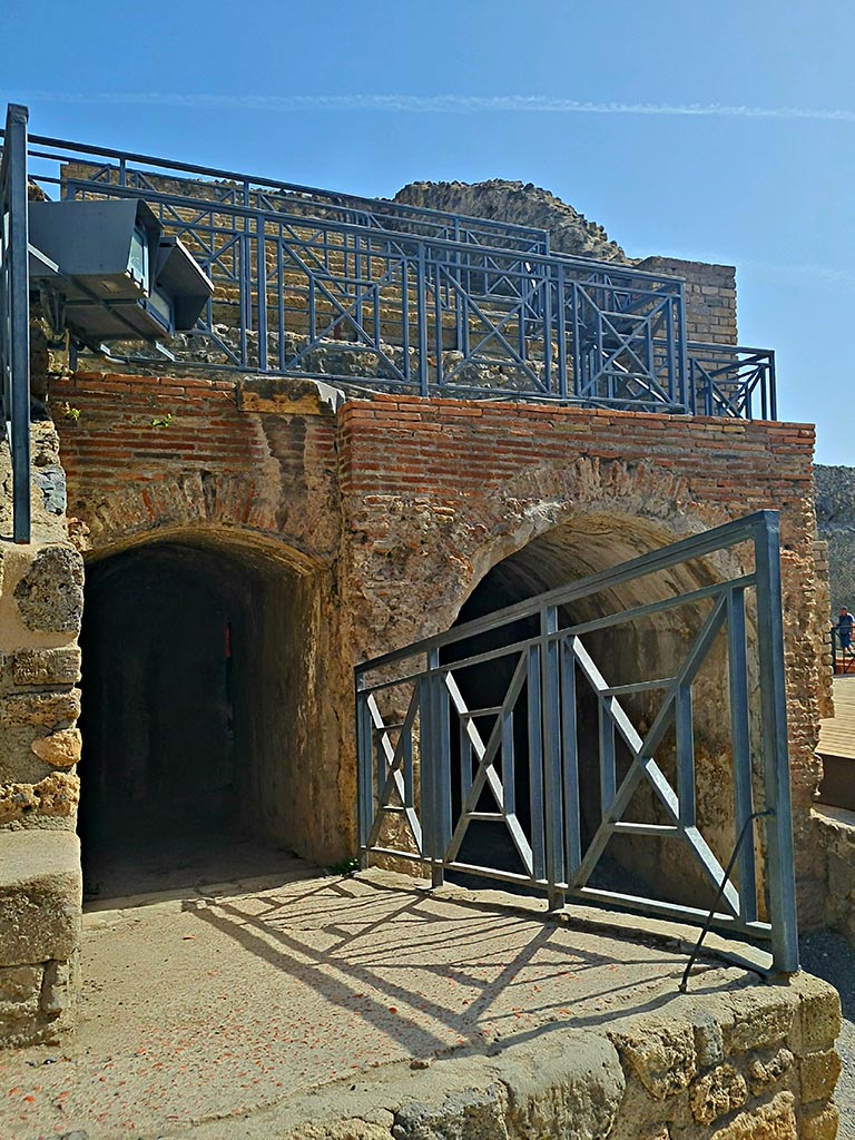 VIII.7.20 Pompeii. September 2024.
Looking east towards arch with tribunal above it. Photo courtesy of Giuseppe Ciaramella.