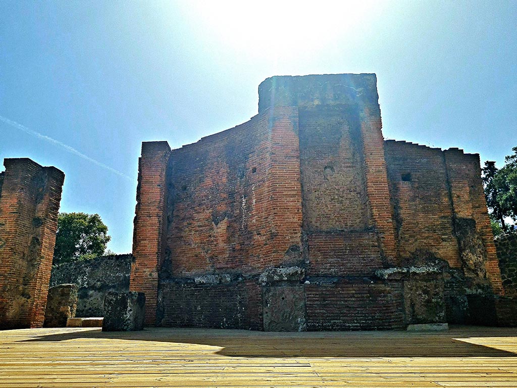 VIII.7.20 Pompeii. September 2024. Looking south across stage. Photo courtesy of Giuseppe Ciaramella.