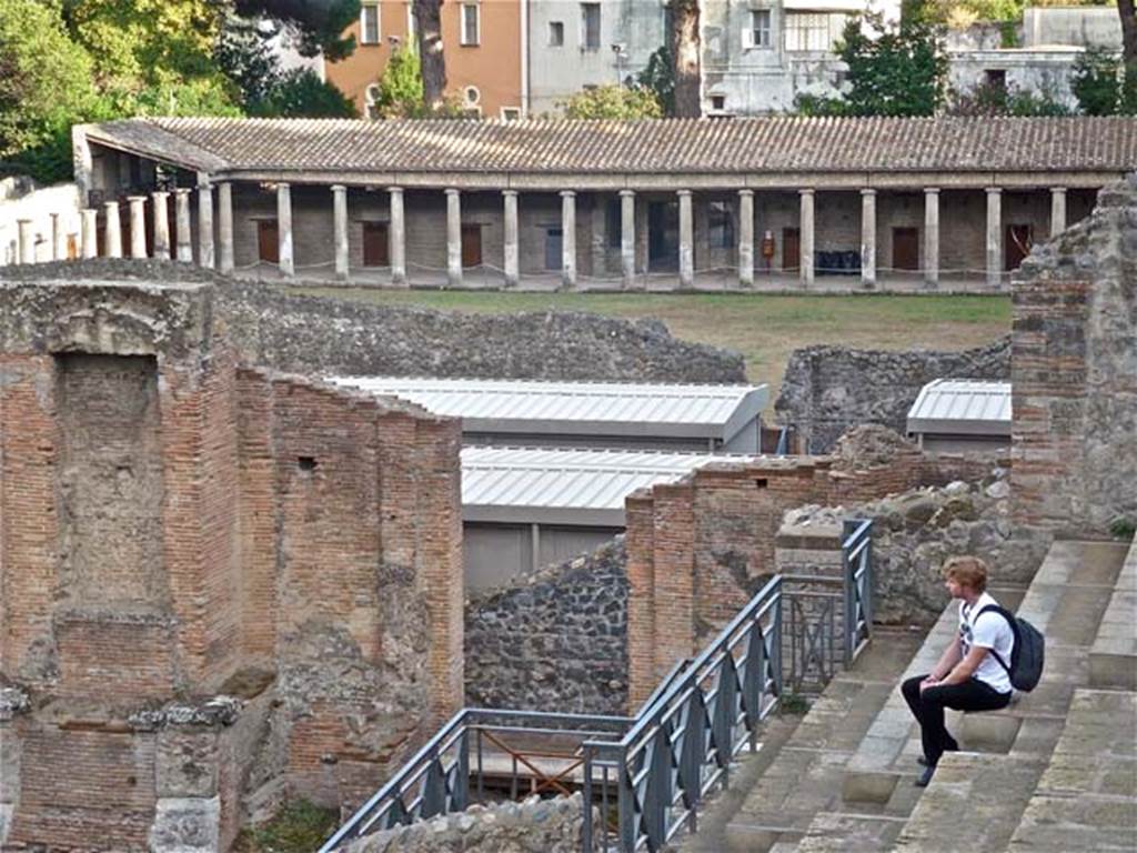 8.7.20 Pompeii. September 2011. Large Theatre, looking south to Gladiator’s Barracks.
Photo courtesy of Michael Binns.