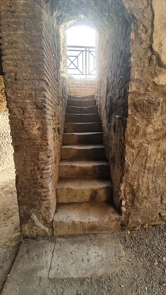 VIII.7.20 Pompeii. August 2021.
Steps to upper floor next to entrance/exit to Large Theatre at west end.
Foto Annette Haug, ERC Grant 681269 DÉCOR.