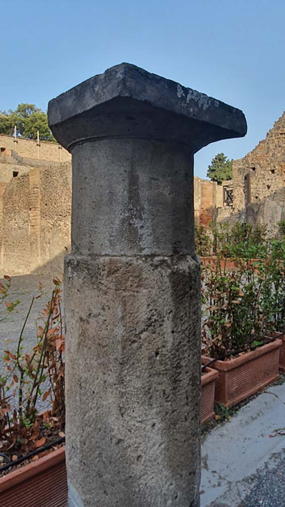 VIII.7.20 Pompeii August 2021.
Detail of column on east end of Large Theatre near the stage.
Foto Annette Haug, ERC Grant 681269 DÉCOR.