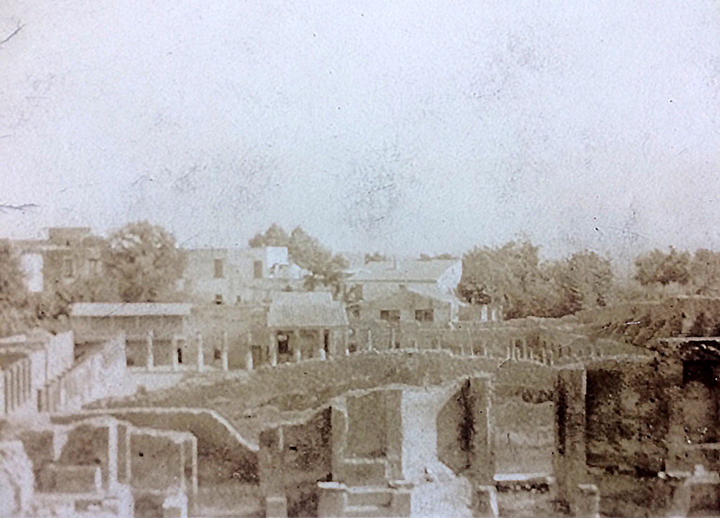 VIII.7.21 Pompeii. 1920s.
Looking south towards stage and Gladiator’s Barracks from top of Large Theatre. Photo courtesy of Rick Bauer.