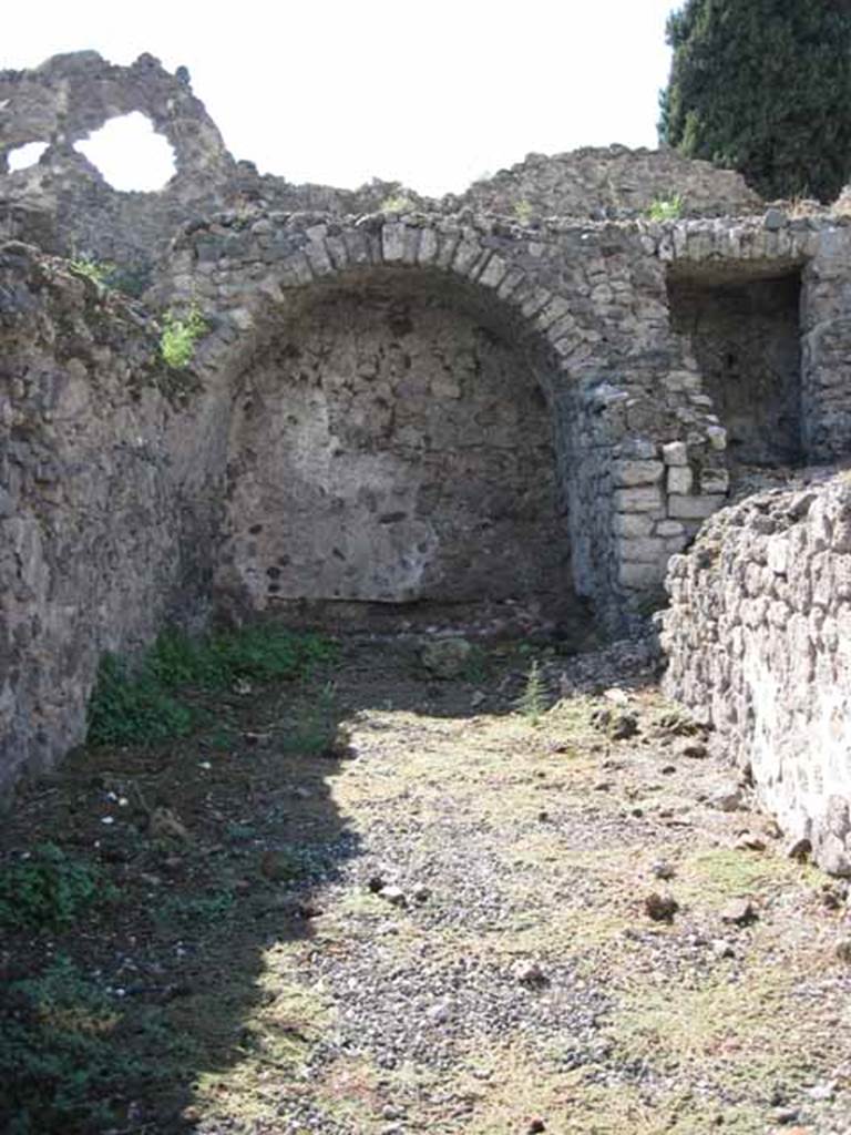 VIII.7.22 Pompeii. September 2010. Looking west from entrance. Photo courtesy of Drew Baker.