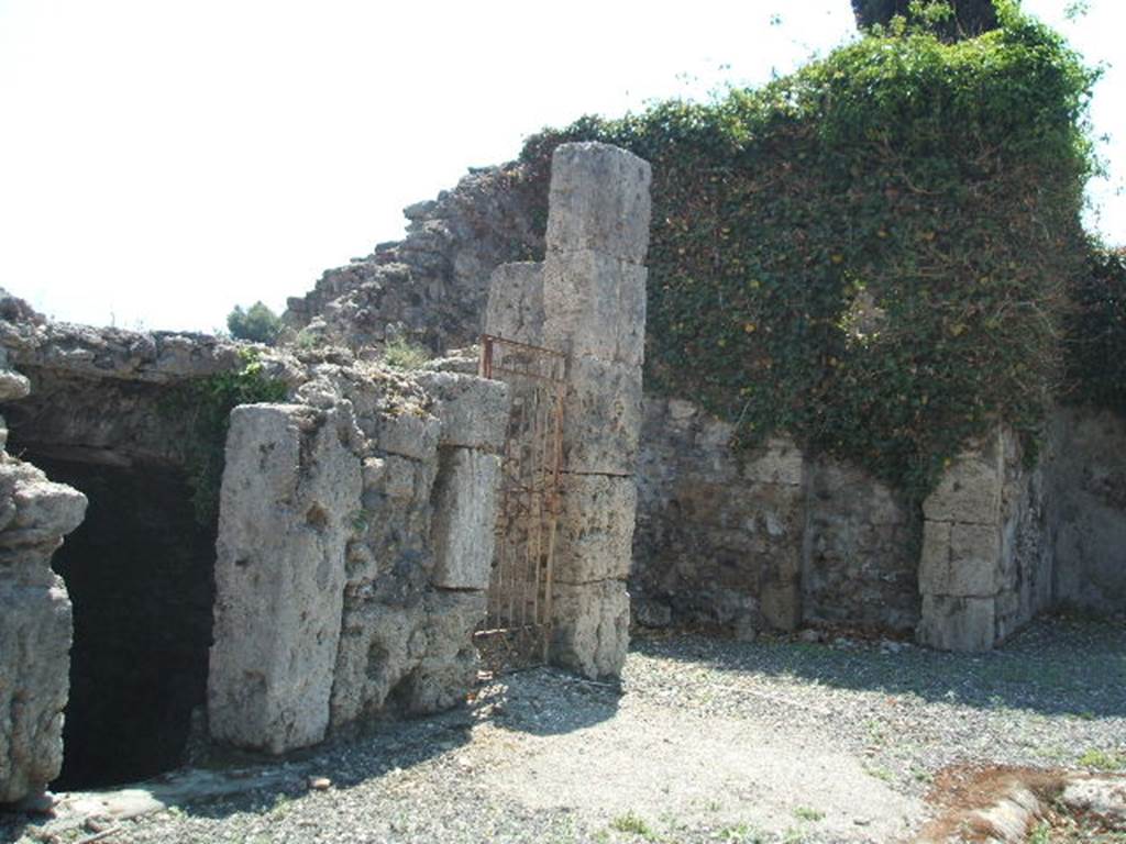 VIII.7.24 Pompeii. May 2005. Rooms on south side of atrium.