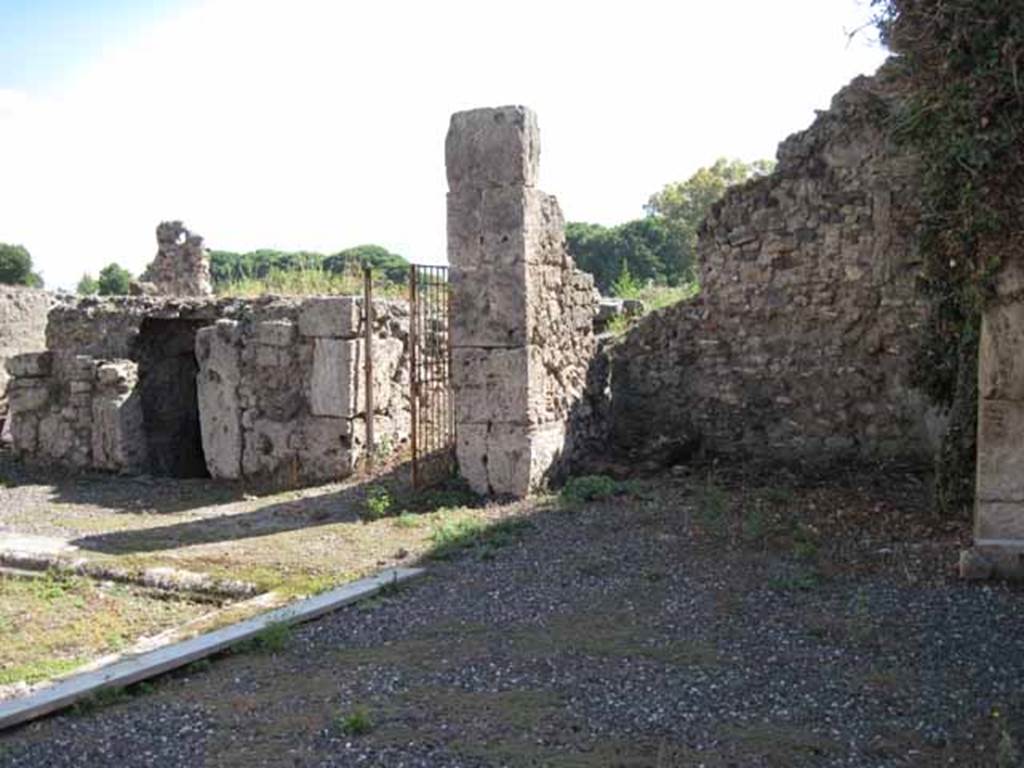 VIII.7.24 Pompeii. September 2010. South side of atrium, looking south-east.
Photo courtesy of Drew Baker.