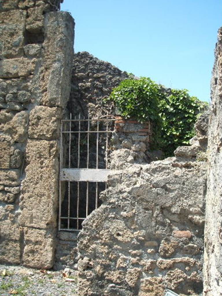 VIII.7.24 Pompeii. May 2005. Doorway on north of entrance.