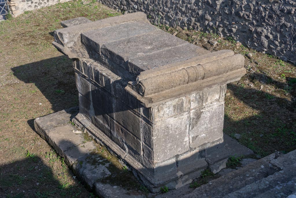 VIII.7.25 Pompeii. October 2023.
Looking towards north and west sides of altar, from top of stairs to podium with cella. Photo courtesy of Johannes Eber.
