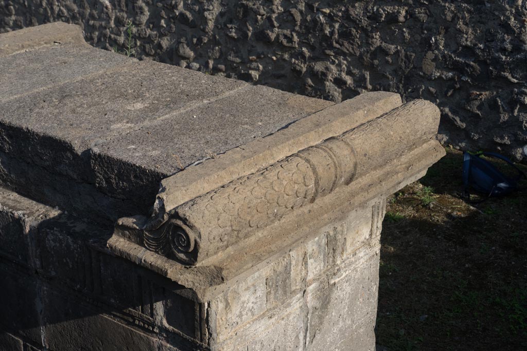 VIII.7.25 Pompeii. October 2023.
Detail of north-west corner and west side of altar, from top of stairs to podium with cella. Photo courtesy of Johannes Eber.