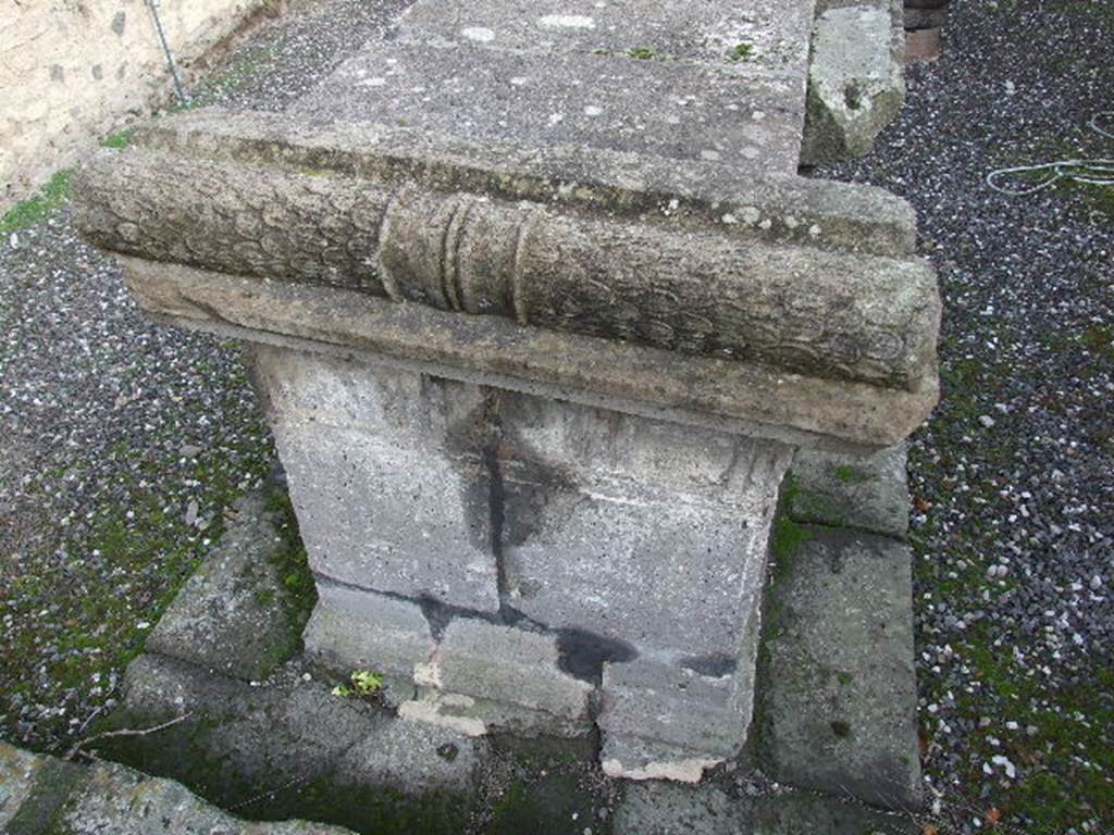 VIII.7.25 Pompeii. December 2006. West side of altar.