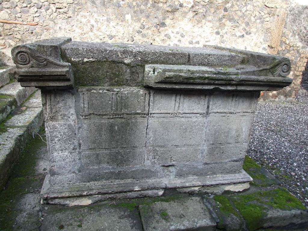 VIII.7.25 Pompeii. December 2006. South side of Altar.
