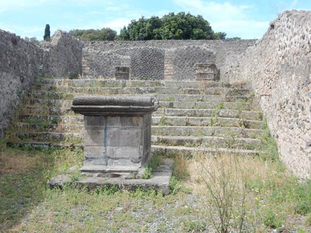 VIII.7.25 Pompeii. May 2017. Looking towards east side of altar, steps to podium with remains of capitals. Photo courtesy of Buzz Ferebee.