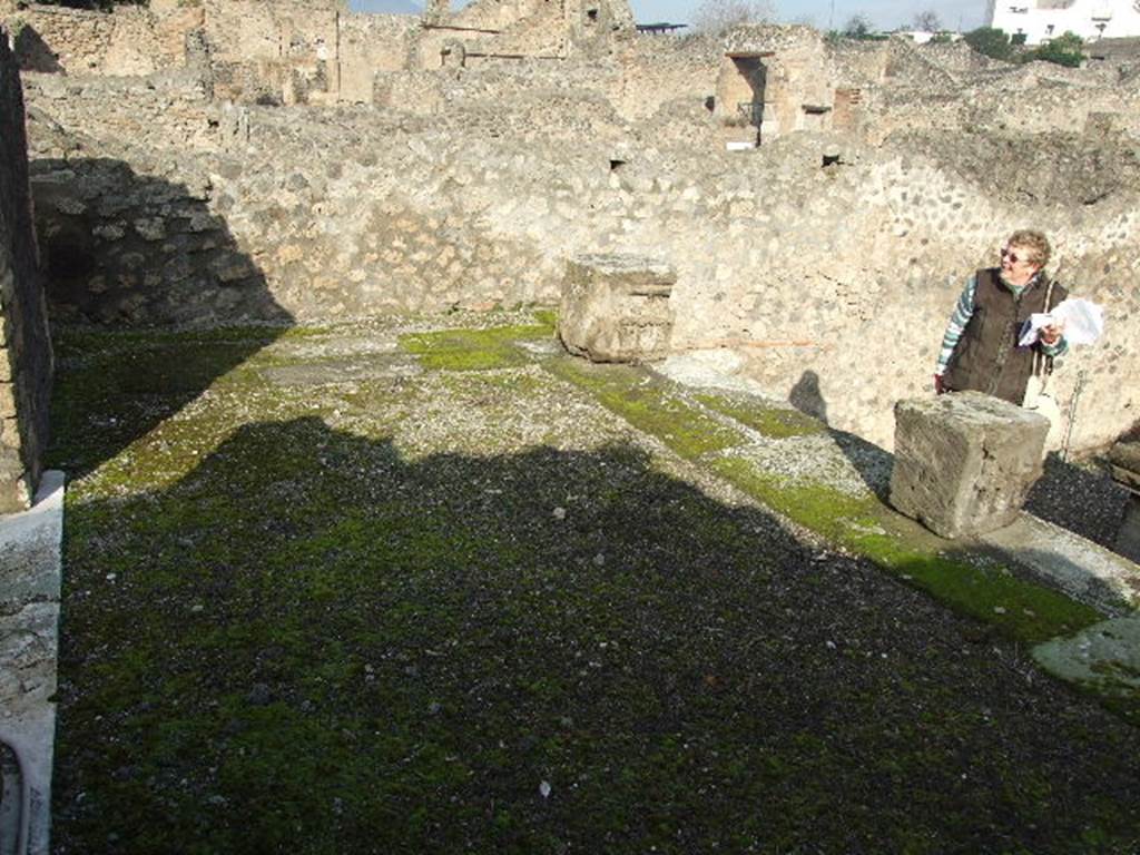 VIII.7.25 Pompeii. December 2006. Pronaos or platform at top of steps with remains of capitals of six Doric columns.