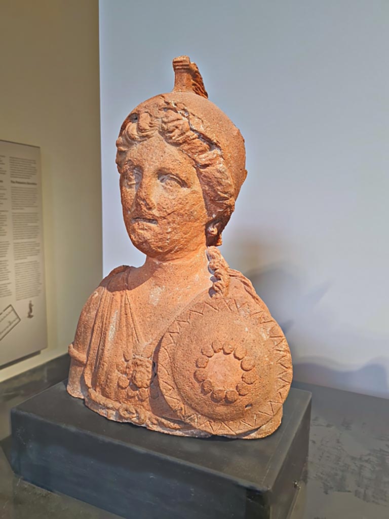 VIII.7.25 Pompeii. April 2023.
Detail of terracotta bust depicting an armed goddess, interpreted as Bellona. Photo courtesy of Giuseppe Ciaramella.