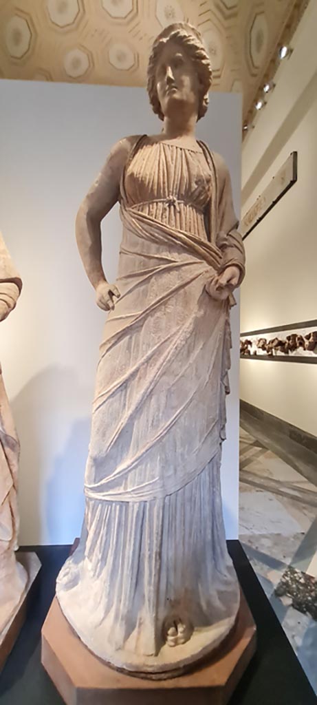 VIII.7.25 Pompeii. April 2023.
Terracotta statue of a female deity, possibly Venus.
According to the information card in Naples Museum –
the female figure may be identified as Venus, protective deity of the dictator Lucius Cornelius Sulla (138-78 BC) who had conquered Pompei in 89 BC.
On display in “Campania Romana” gallery in Naples Archaeological Museum, inv. 22575. Photo courtesy of Giuseppe Ciaramella.