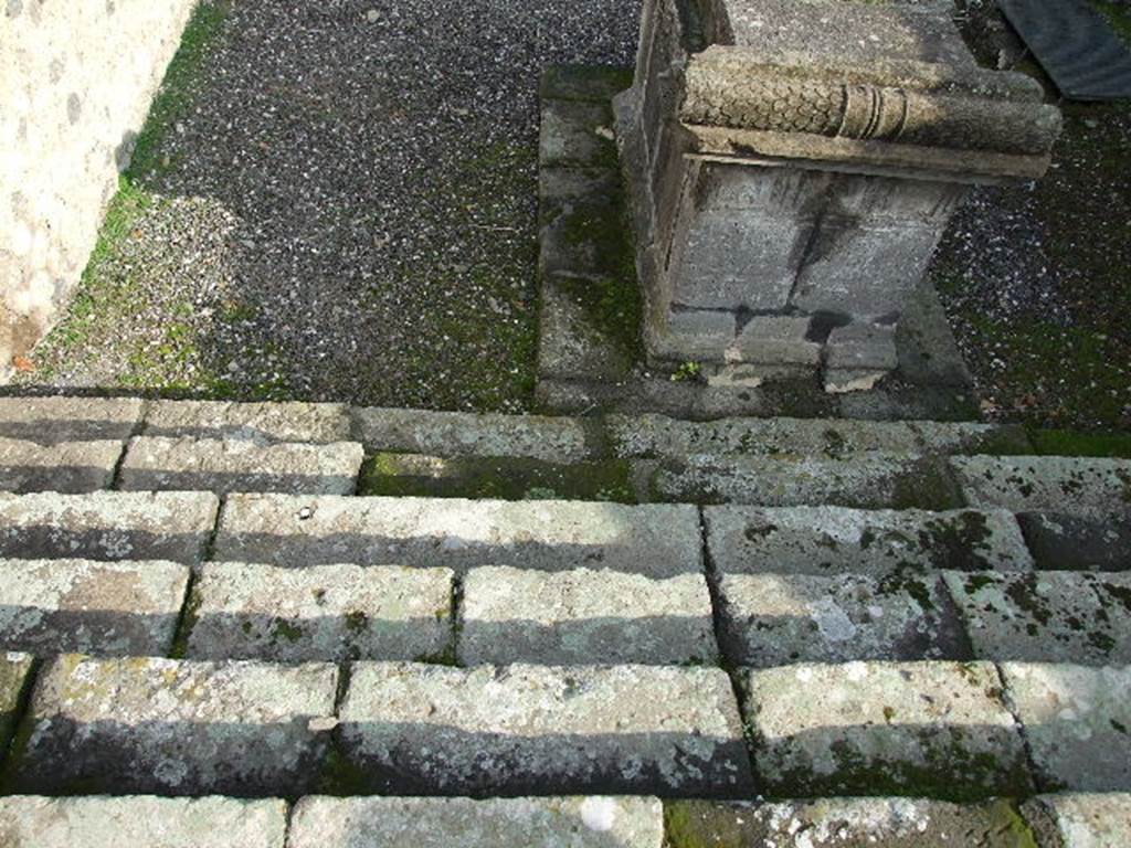 VIII.7.25 Pompeii. December 2006. West side of the altar at the bottom of the steps.