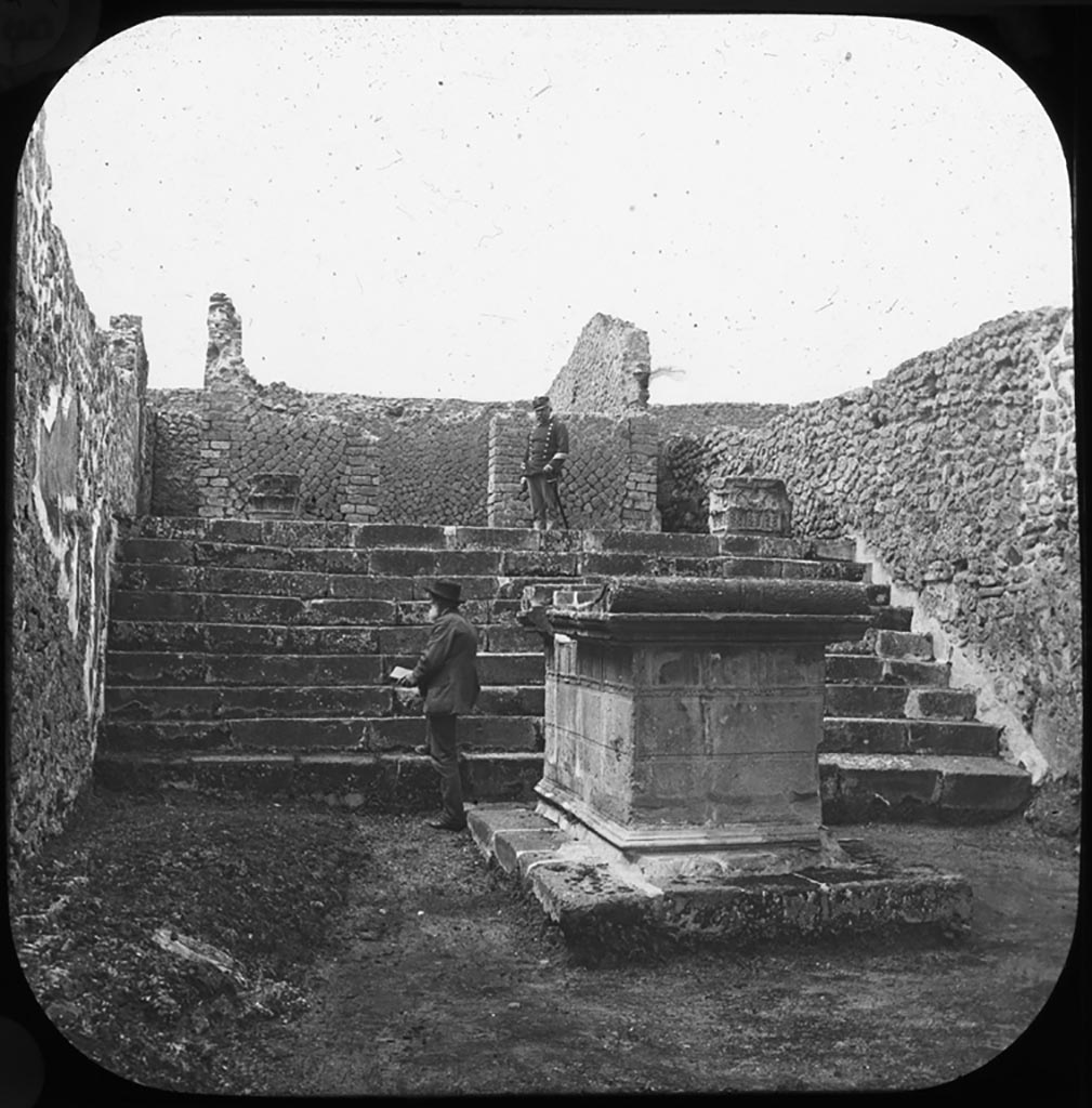 VIII.7.25 Pompeii. Looking west to the altar and steps, leading to the temple.
Photo by permission of the Institute of Archaeology, University of Oxford. File Name instarchbx208im 116. Resource ID. 44441
See photo on University of Oxford HEIR database