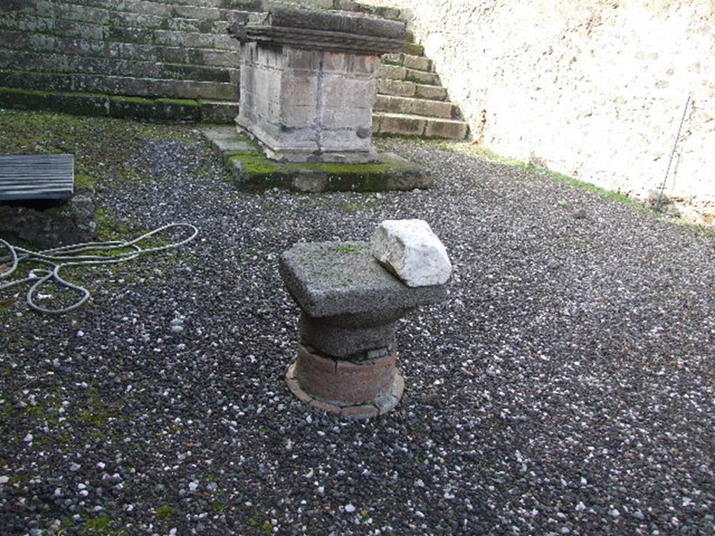 VIII.7.25 Pompeii. December 2006. Courtyard.
