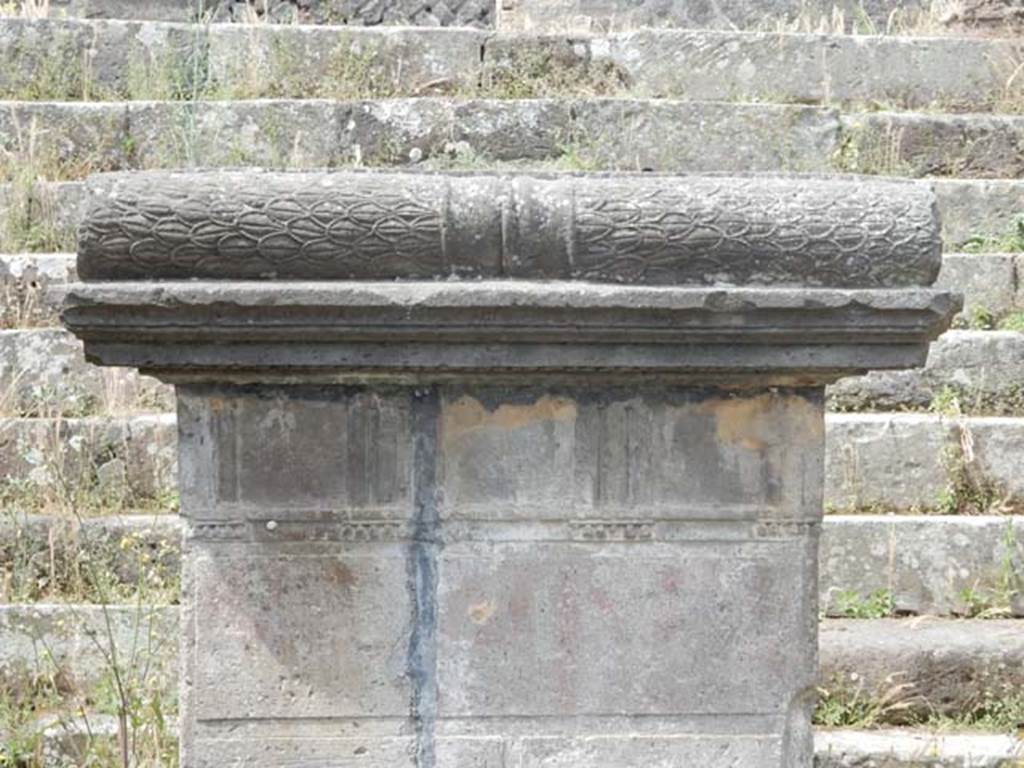 VIII.7.25 Pompeii. May 2017. Detail of east side of altar. Photo courtesy of Buzz Ferebee.
