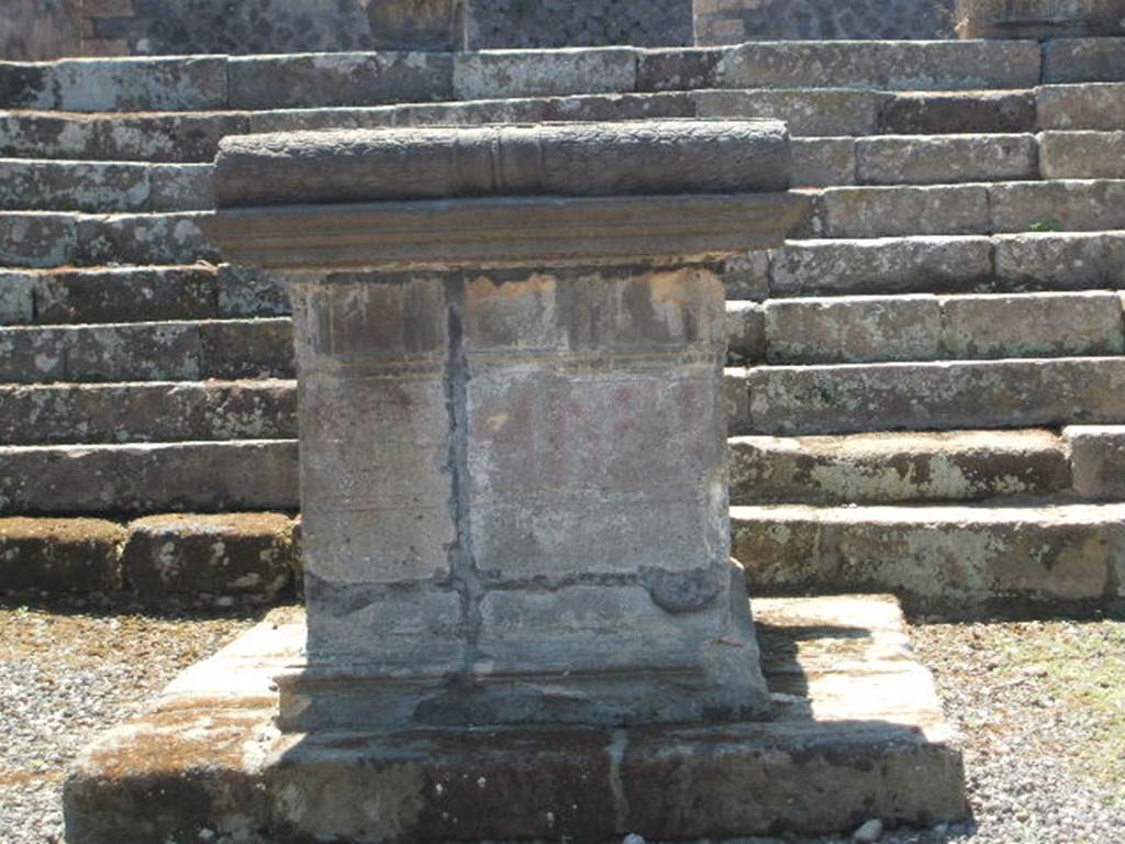VIII.7.25 Pompeii. December 2006. East side of Altar.