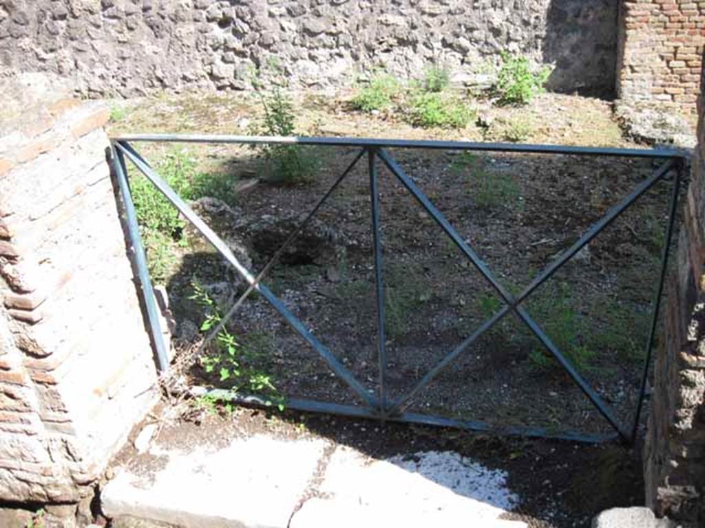 VIII.7.26 Pompeii. September 2010. Doorway from the alleyway into the room behind the entrance room of VIII.7.26. Looking east. Photo courtesy of Drew Baker.