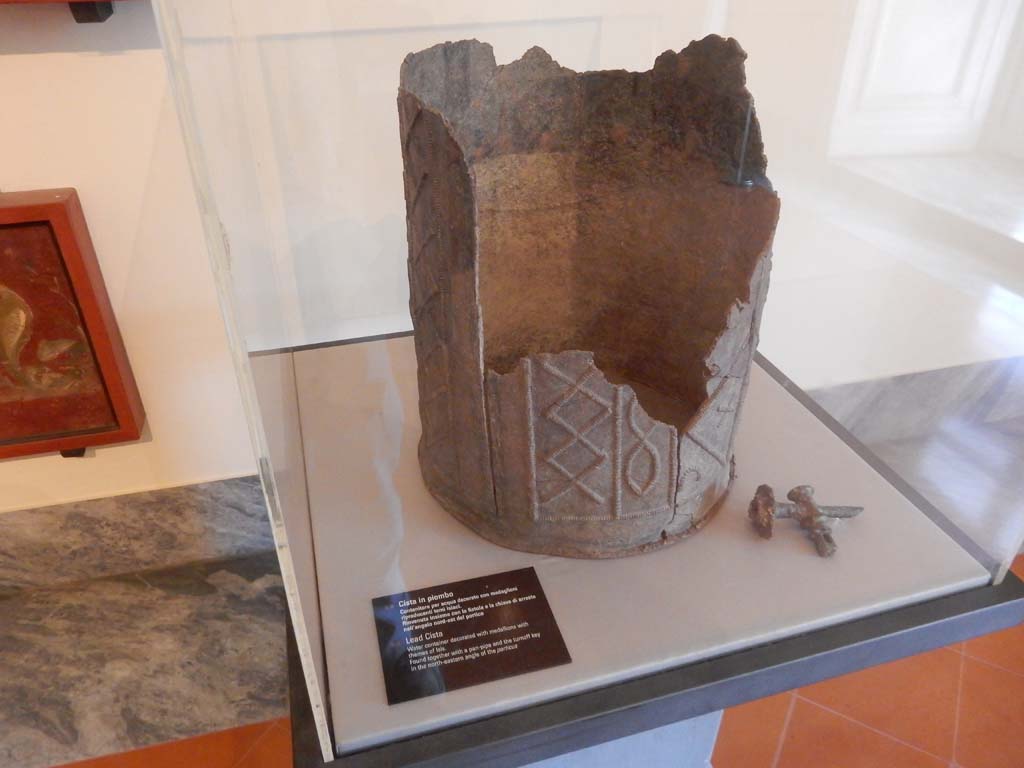 VIII.7.28 Pompeii. April 2019. Water container decorated with themes of Isis.
Found in the north-east corner of the portico still connected to lead pipe with its stop key.
Now in Naples Archaeological Museum. Inventory number 78594. Photo courtesy of Buzz Ferebee.