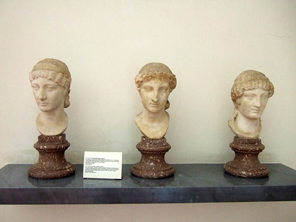 VIII.7.28 Pompeii. Three marble busts of women found in the Sacrarium.
Now in Naples Archaeological Museum. Inventory numbers 6285, 6284 and 6289.