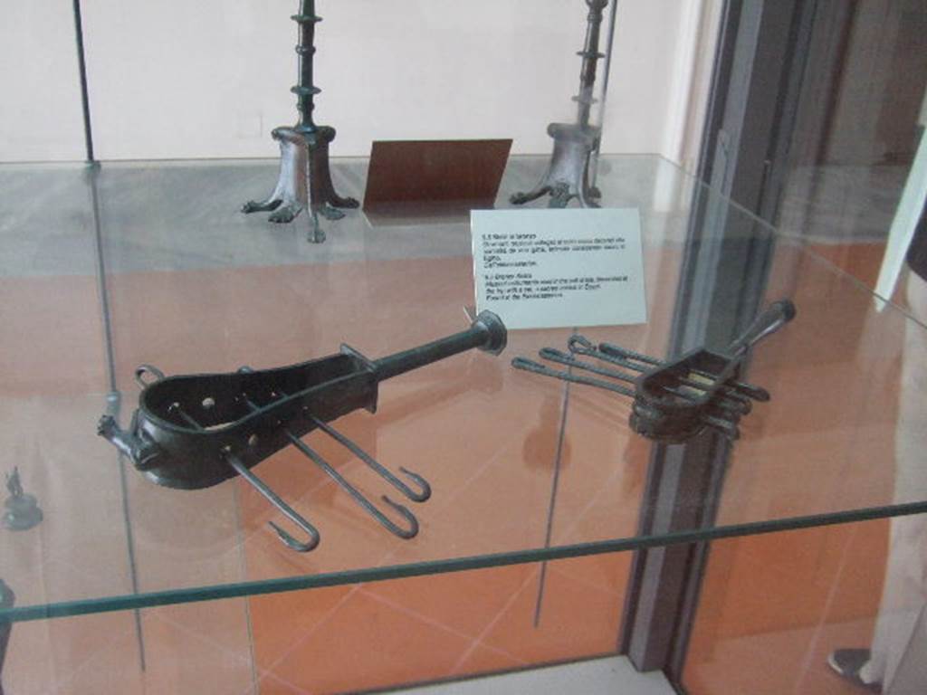 VIII.7.28 Pompeii. Bronze sistra (rattles) found in the Ekklesiasterion and decorated with the head of a sacred cat.Now in Naples Archaeological Museum.