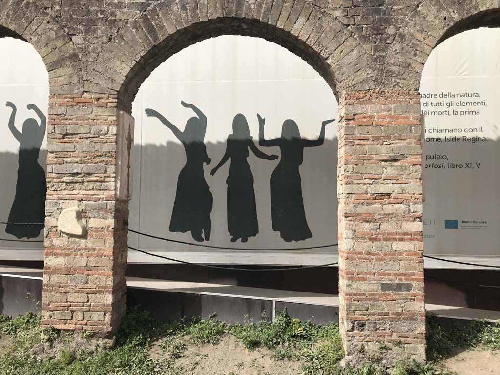 VIII.7.28, Pompeii. April 2019. Looking west through central arch of Ekklesiasterion.
Photo courtesy of Rick Bauer.