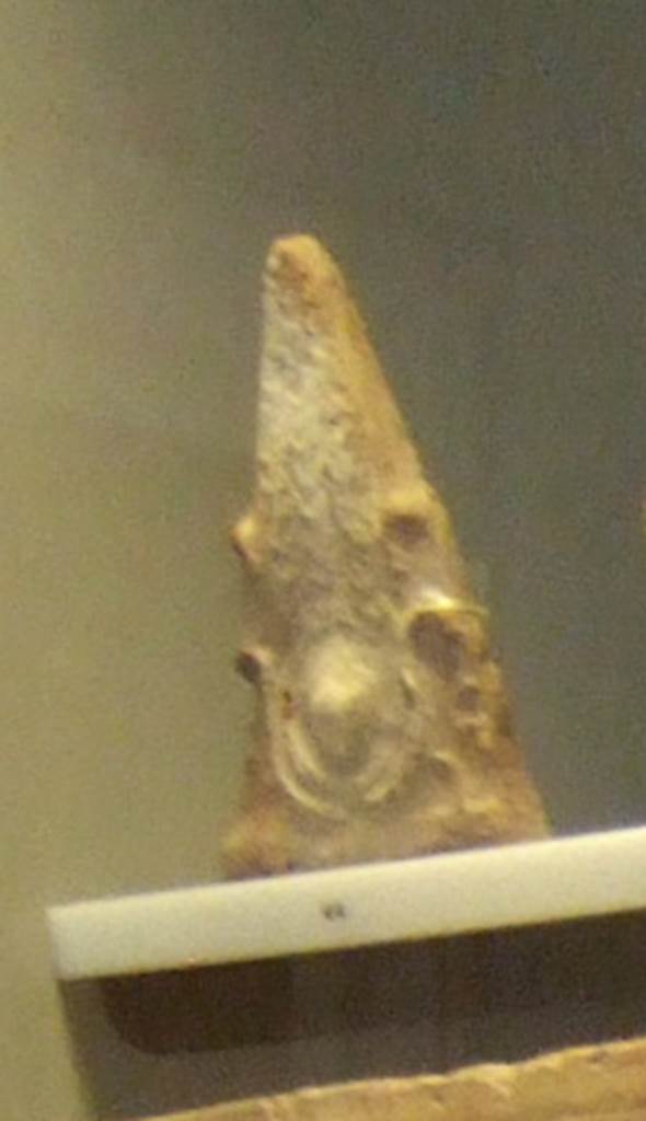 VIII.7.28 Pompeii. Roof of portico.
Egyptian style antefix with Hathoric crown with bovine horns, solar disc and three stalks of wheat. Now in Naples Archaeological Museum. Inventory number 21193.