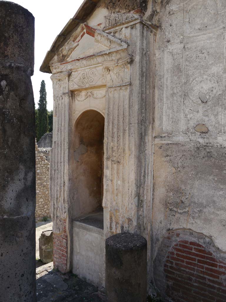 VIII.7.28 Pompeii. September 2018. Niche at south end of east side of Temple.
Foto Anne Kleineberg, ERC Grant 681269 DÉCOR.