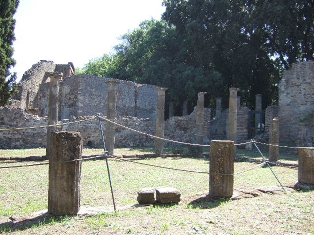 VIII.7.29 Pompeii.  September 2005.  Looking south west from entrance.