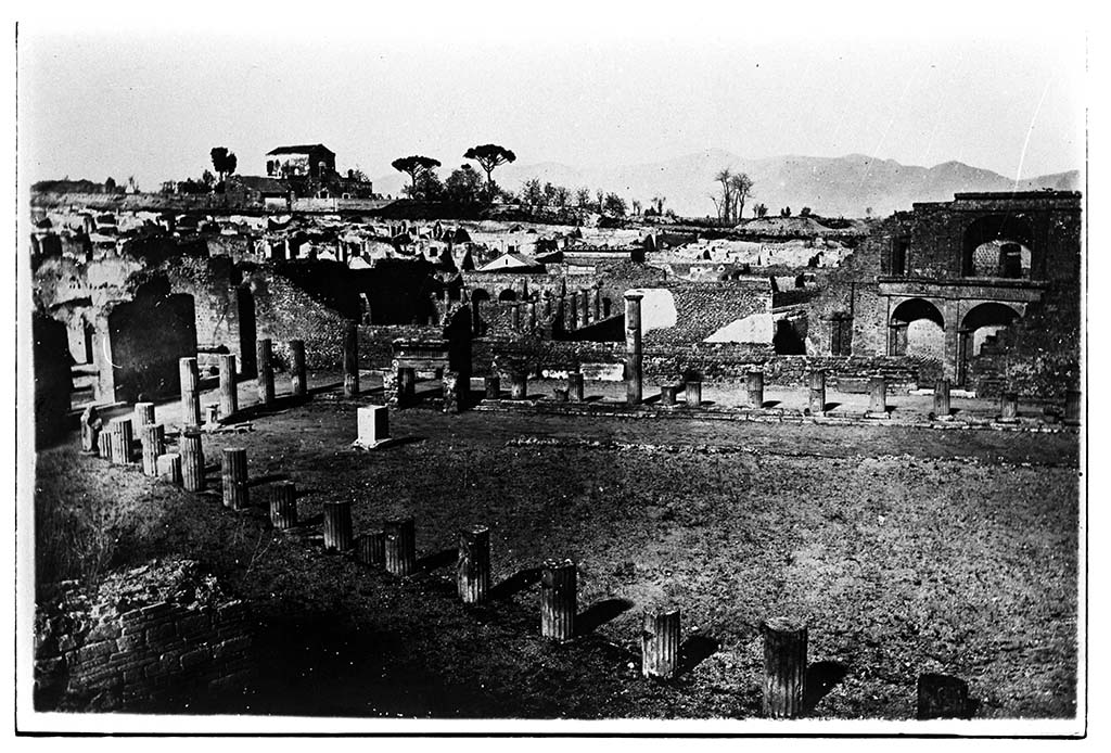 VII.7.30 Pompeii. W.1593. Triangular Forum, looking east towards Casina dell’Aquila, on the hill, and the large theatre, on the right.
Photo by Tatiana Warscher. Photo © Deutsches Archäologisches Institut, Abteilung Rom, Arkiv.