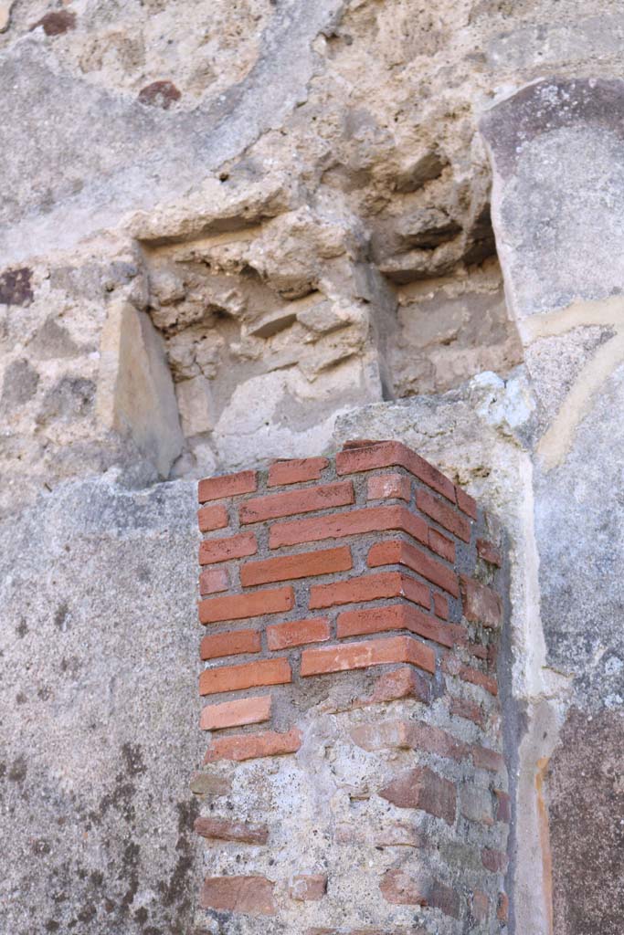IX.1.3 Pompeii. December 2018.
Masonry pilaster against south wall, with two recesses above. Photo courtesy of Aude Durand.