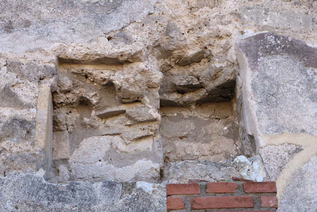 IX.1.3 Pompeii. December 2018. Detail of two recesses above pilaster against south wall. Photo courtesy of Aude Durand.