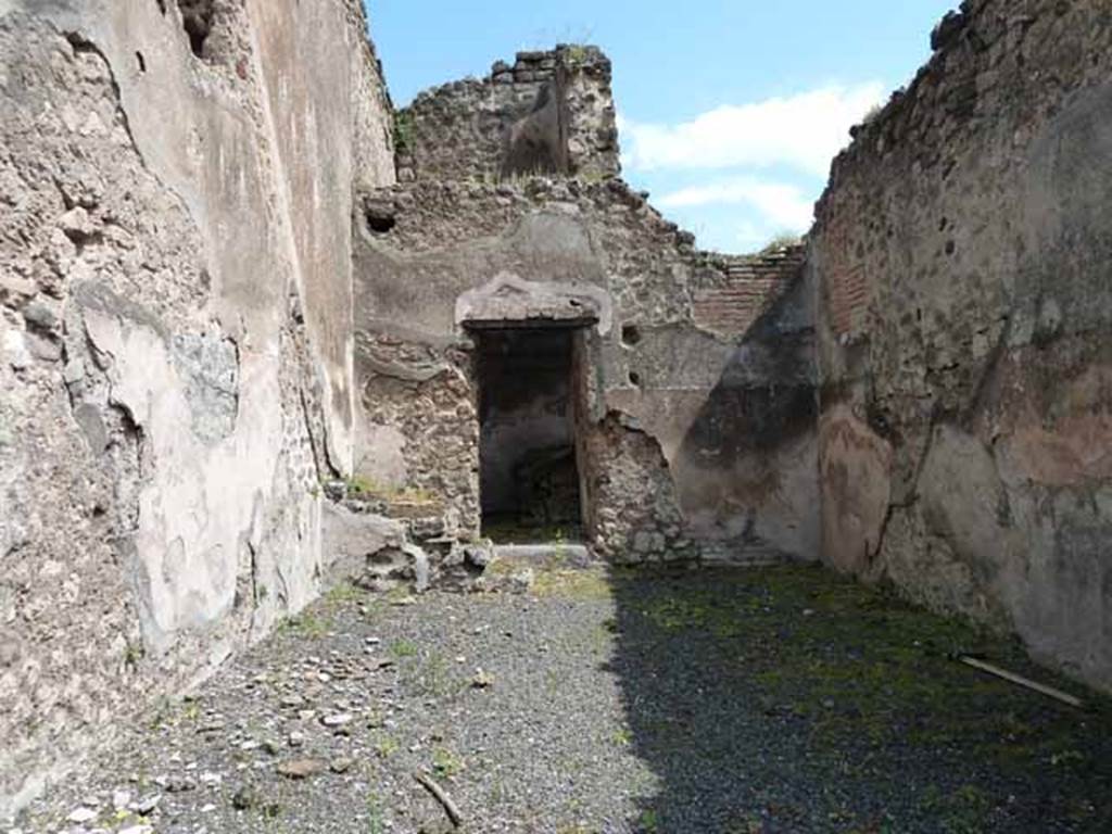 IX.1.4 Pompeii. May 2010. East wall with doorway to rear room.