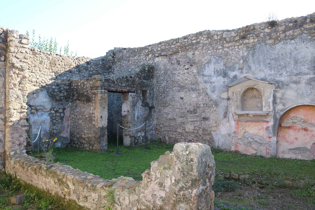 IX.1.7 Pompeii. December 2018.
Looking across atrium towards doorway to room in south-east corner. Photo courtesy of Aude Durand.