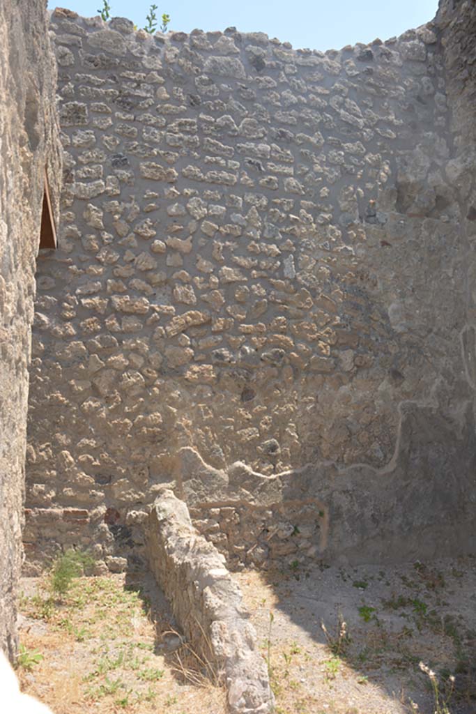 IX.1.7 Pompeii. July 2017. Looking towards east wall of room in south-east corner of atrium.
Foto Annette Haug, ERC Grant 681269 DÉCOR.
