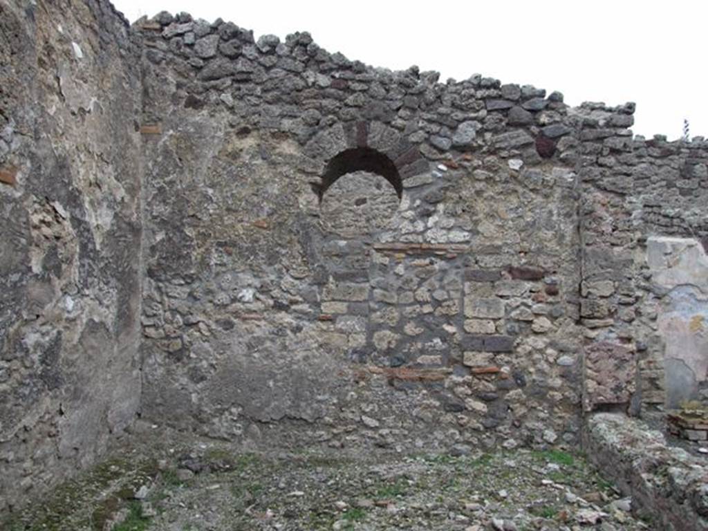 IX.1.7 Pompeii. December 2007. Garden area looking east to wall with circular window.