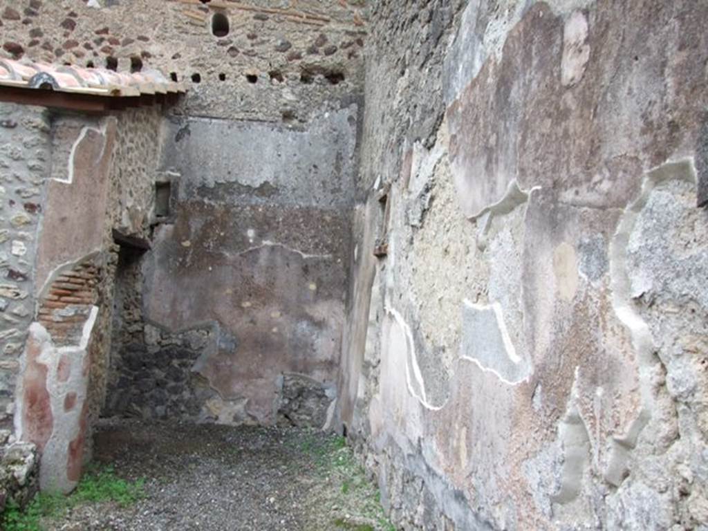 IX.1.12 Pompeii. December 2007. Looking east along south portico of peristyle.