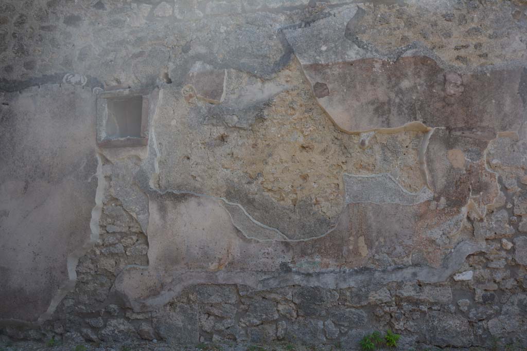 IX.1.12 Pompeii. July 2017. Niche on south wall of peristyle garden.
Foto Annette Haug, ERC Grant 681269 DÉCOR.